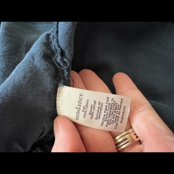 Sundance Dark Blue Embroidered Top with Lamp Sleeveless - Picture 14 of 14